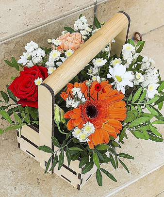 Композиция «Поцелуй солнца» в ящичке