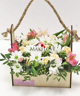 Композиция «Цветочная поляна» в ящике