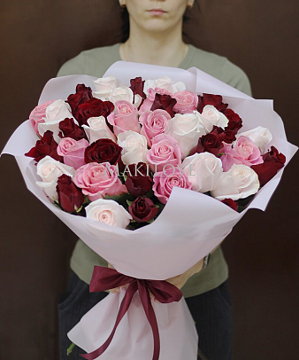 Букет из 41 разноцветной розы