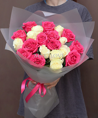 Букет из 21 бело-розовой розы