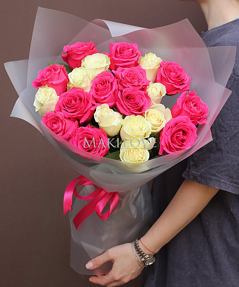 Букет из 21 бело-розовой розы