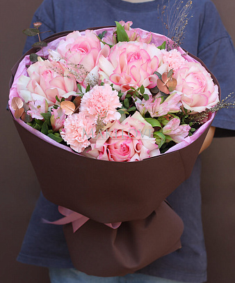 Букет с французскими розами "Бархатный"