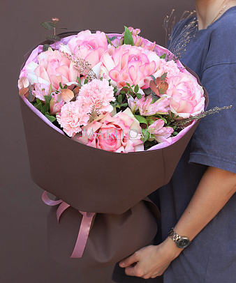 Букет с французскими розами "Бархатный"