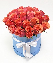Букет роз в шляпной коробке «Малибу»